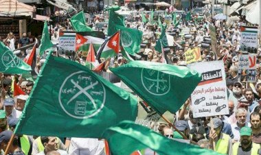 باريس تفضح الازدواجية الأخطر.. الأوروبي للعلوم الإنسانية يكشف شبكة تجنيد الإخوان في فرنسا