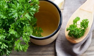 تقرير شامل:.. فوائد البقدونس لصحة الشعر وطرق استخدامه