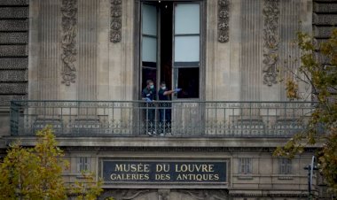 تفاصيل أغرب حوادث متحف اللوفر.. كيف سرق لصوص مجوهرات تاريخية 