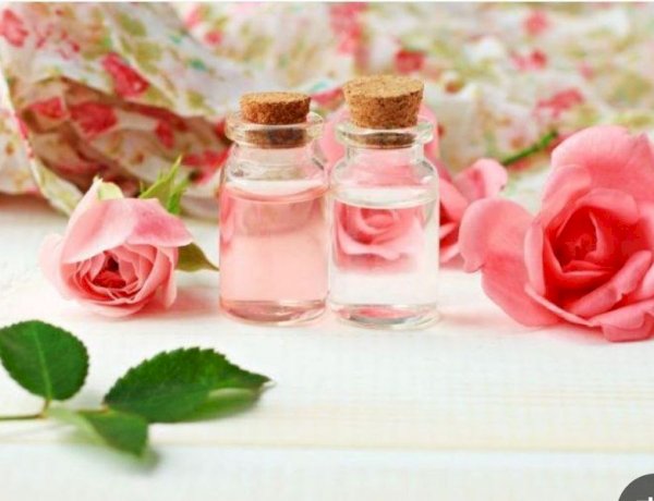 لـ ماء الورد العديد من الفوائد.. تعرف عليها