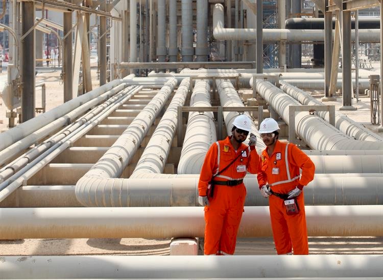 كورونا تجبر قطر على تنفيذ قانون إلغاء تأشيرة خروج العمال