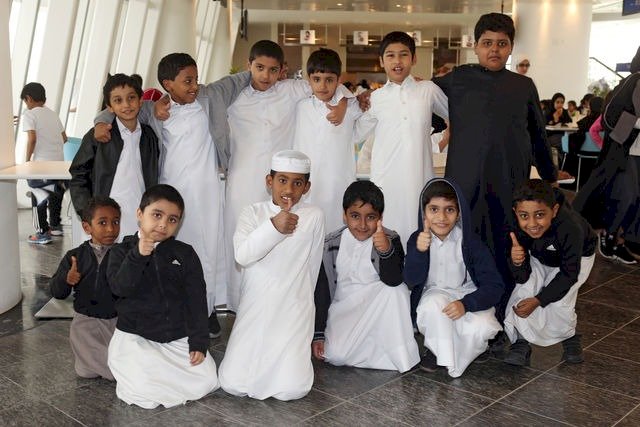 معاناة أولياء الأمور القطريين مع 