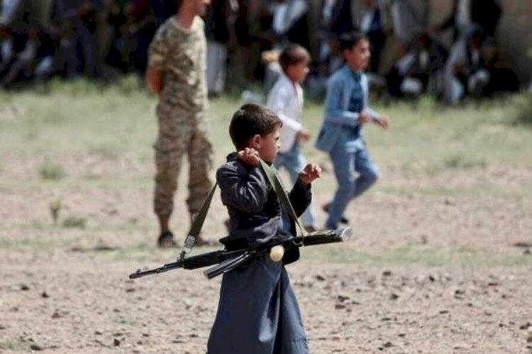تسميم عقول الأطفال باستغلال المدارس.. جريمة جديدة لميليشيا الحوثي في اليمن
