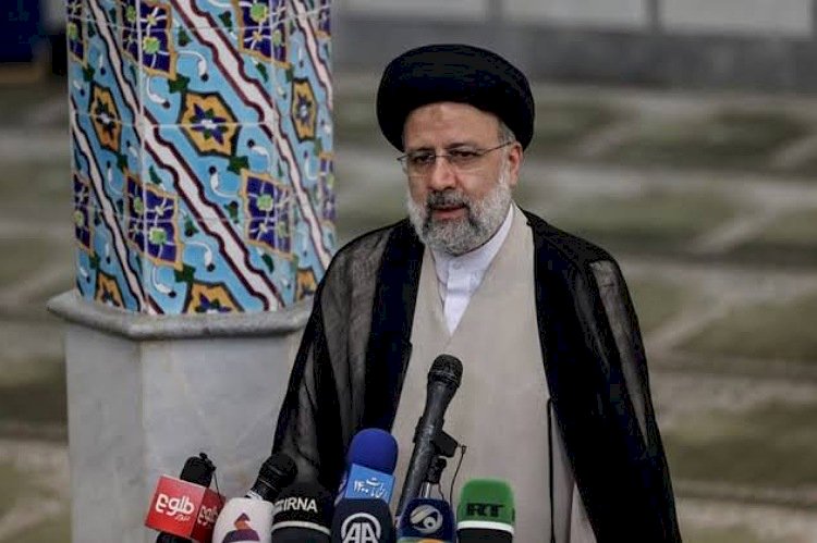 إيران إنترناشيونال: طهران تدخل عصرًا اقتصاديًا جديدًا عنوانه الفقر