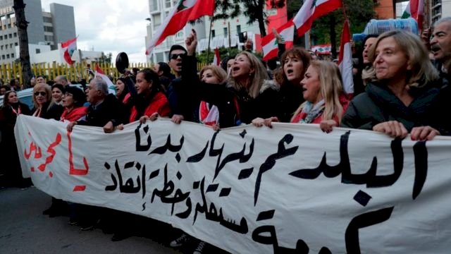 وسط مواجهة مثلث الأزمات السياسة والصحة والاقتصاد.. أبرز تطورات الأوضاع في لبنان