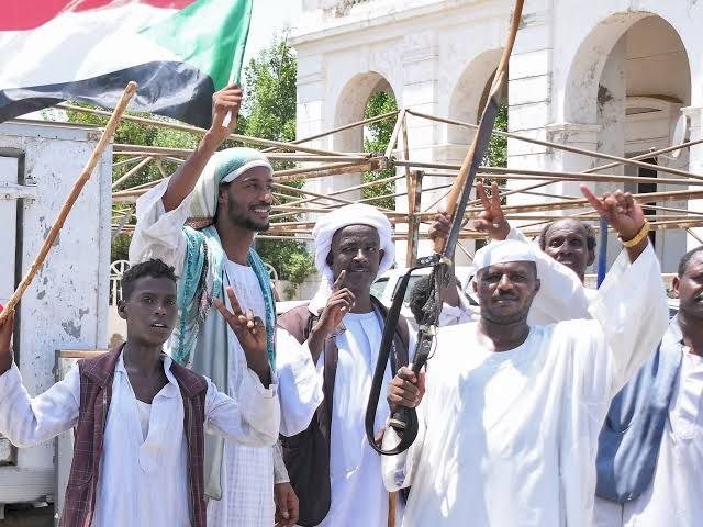 دعوات لحمل السلاح للمدنيين في السودان.. أبرز التفاصيل ومدى تأثيرها؟