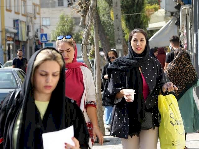 بين الضغوط الدولية والرفض الداخلي.. إيران توقف قانون العفة والحجاب