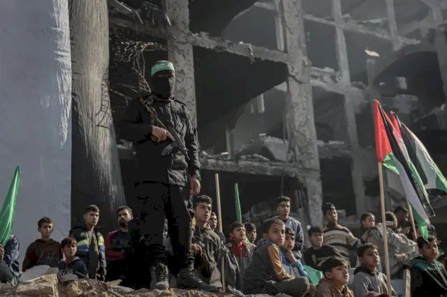 وسط ترقب.. تنفيذ عملية تسليم الرهائن الخامسة في غزة