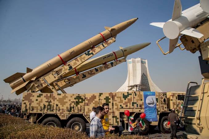 إيران تُحضّر لمعركة كبرى.. رادارات وصواريخ تحت الأرض