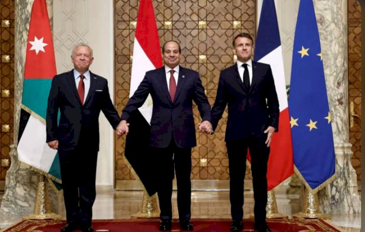 قمة مصرية - فرنسية - أردنية تطالب بوقف فوري لإطلاق النار في غزة وترفض التهجير