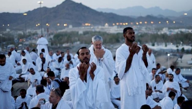 مئات الآلاف على صعيد عرفات في مشهد إيماني مهيب