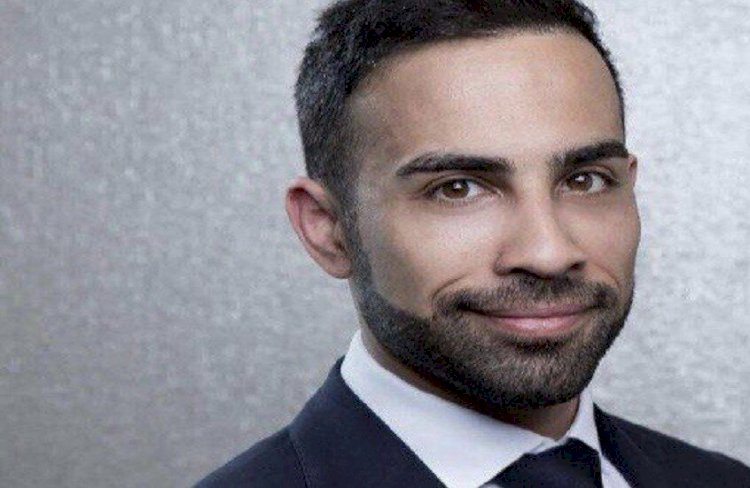 من هو علي الديلمي؟.. أول بحريني يقتنص جائزة توني للمسرح العالمي