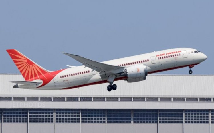 تحطم طائرة تابعة للخطوط الجوية الهندية في أحمد آباد على متنها أكثر من 240 شخصًا