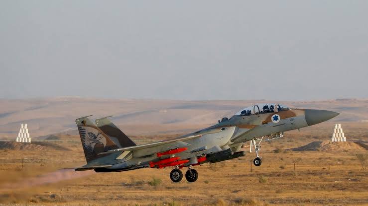 خبير في الشئون الإيرانية: إسرائيل تنفذ استراتيجية قطع الرأس.. والنظام يعيش حالة ارتباك حاد