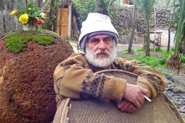 بعد مقتل الفنان توفيق شيا.. فنانون في مرمى النيران