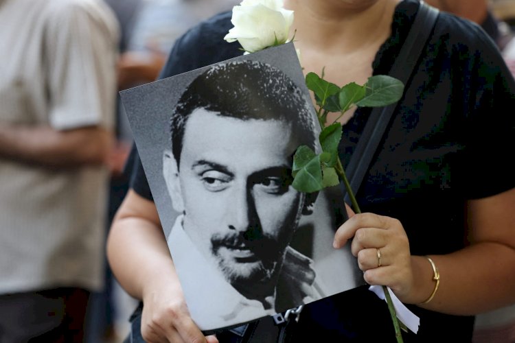 جنازة أسطورية لزياد الرحباني بحضور فيروز.. وداع يليق بعبقرية استثنائية