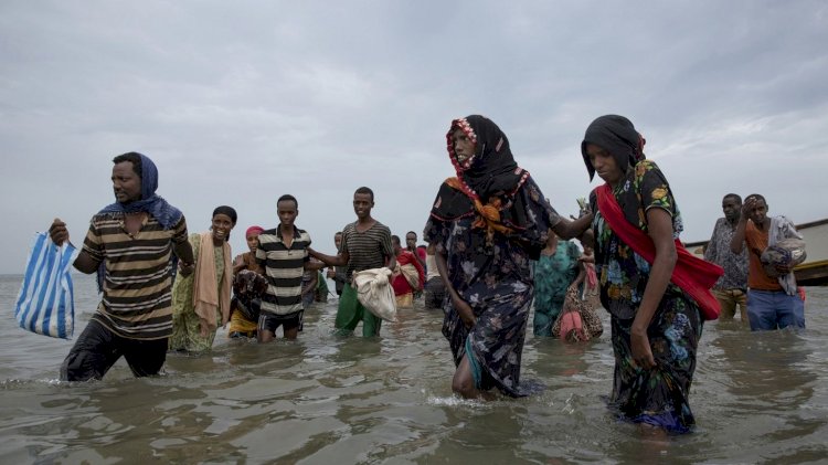 جوازات مزورة وقوارب محطمة.. تجارة الموت في سواحل اليمن