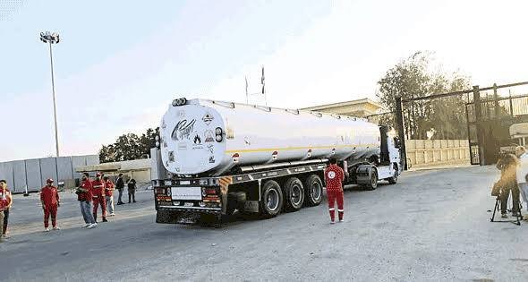 محللون: المساعدات المصرية لـ غزة رسالة التزام إنساني وسياسي ثابت