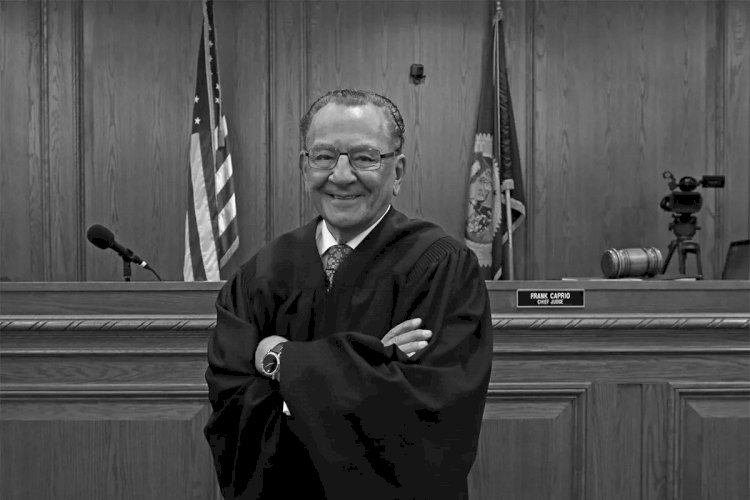 إنسانيته لفتت أنظار العالم.. وفاة القاضي الرحيم بعد صراع مع المرض