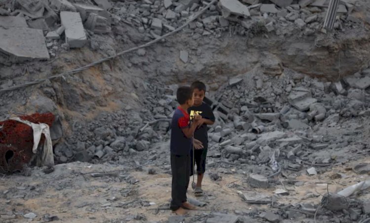 إسرائيل تبدأ حصار غزة وتتقدم لقلب المدينة وتحذيرات من النزوح الجماعي والكارثة الإنسانية