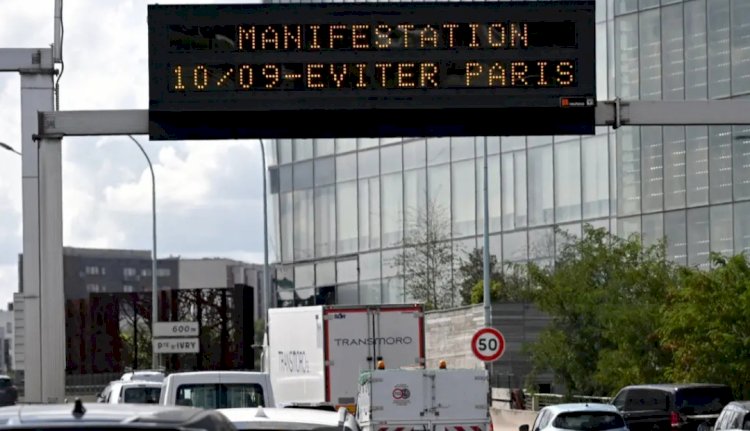 فرنسا على حافة الهاوية.. الاحتجاجات تتصاعد مع تعيين رئيس حكومة جديد