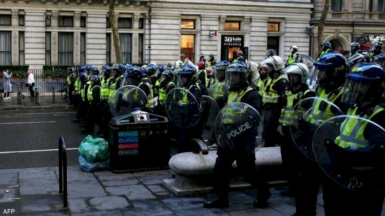 لندن تغلي.. تظاهرات اليمين المتطرف تتحول إلى مواجهة عنيفة مع الشرطة