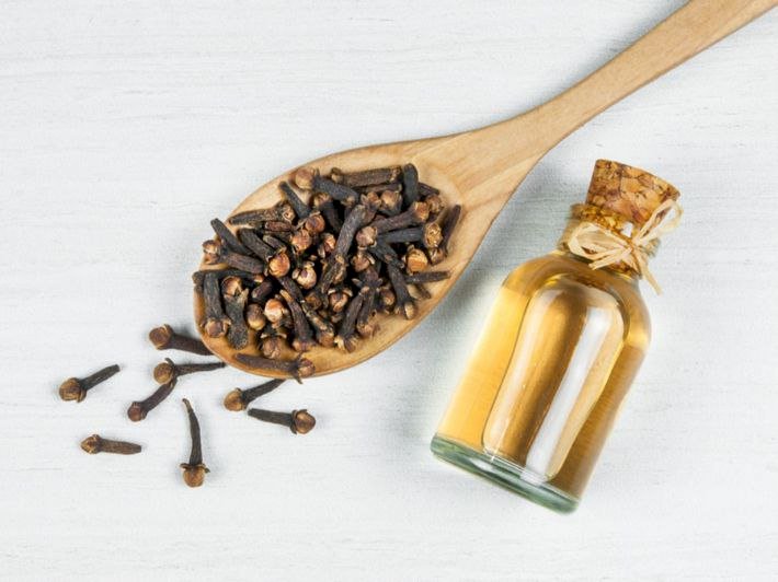 القرنفل.. رائحة عطرية وفوائد مذهلة لصحة الأسنان