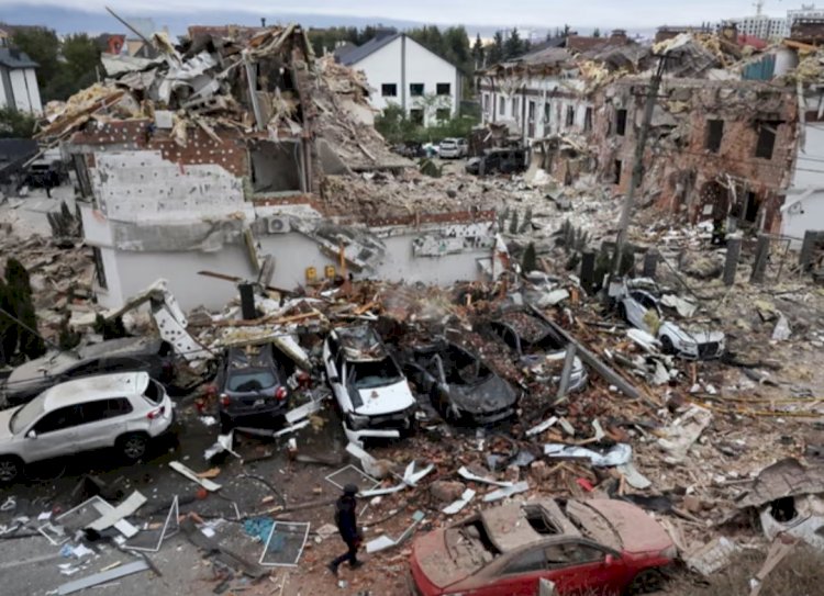 روسيا تشن ضربات جوية مدمرة على أوكرانيا وبولندا تعزز دفاعتها الجوية