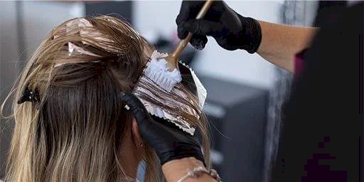 استرجاع نعومة وحيوية الشعر بعد الصبغة