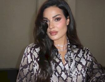 نادين نسيب نجيم تتألق بإطلالة فاخرة بنقشة جلد الأفعى في ختام أسبوع الموضة بالرياض